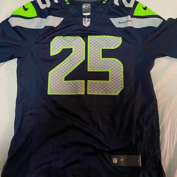 Football jersey - Picture 1 of 3